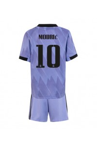 Real Madrid Luka Modric #10 Babyklær Borte Fotballdrakt til barn 2022-23 Korte ermer (+ Korte bukser)